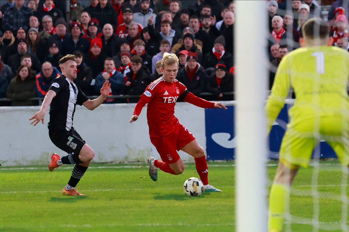 Aberdeen full-back Alexander Jensen runs with the ball against Elgin City in the Scottish Cup fourth round. Image: Shutterstock 