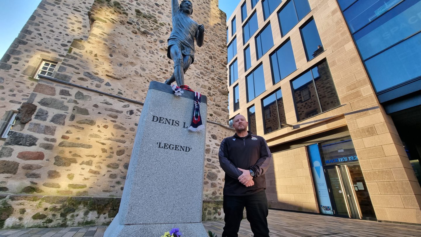 Tearful mourners pay tribute to Denis Law at Aberdeen statue