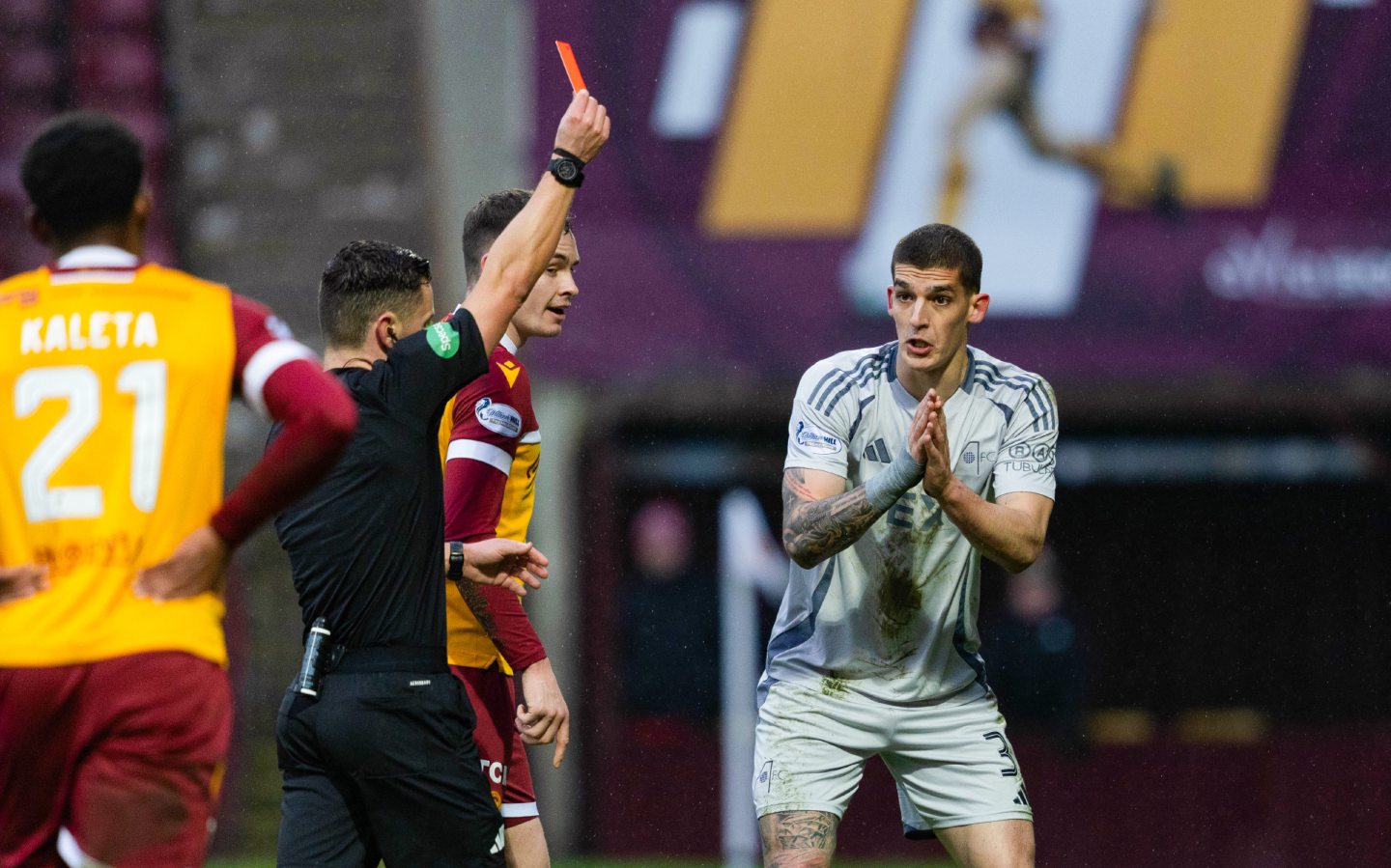 Aberdeen's Slobodan Rubezic is shown a red card by referee Nick Walsh following a confrontation with Motherwell's Tony Watt. Image: SNS.