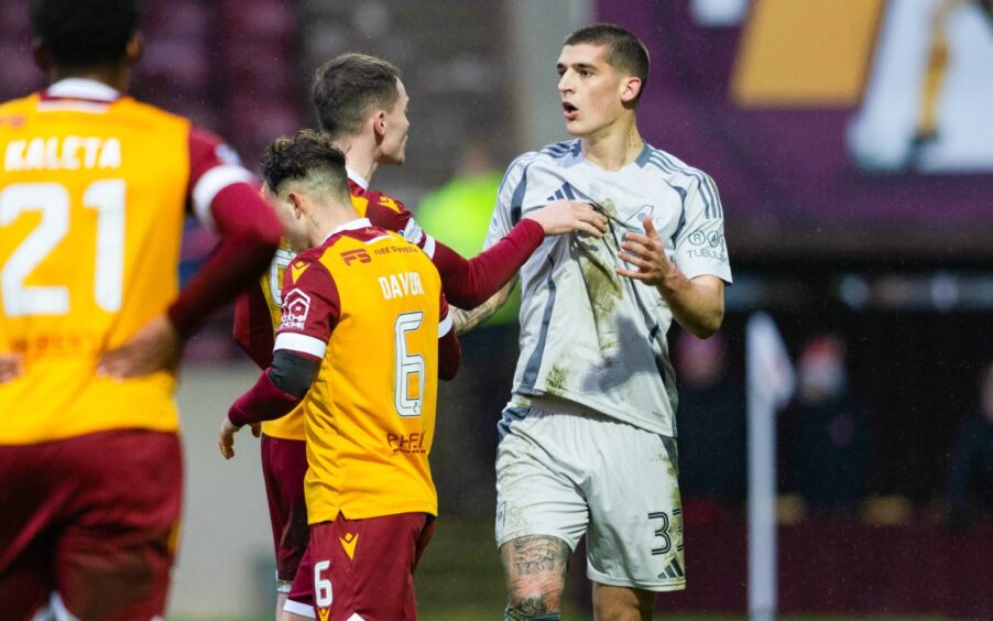 Aberdeen's Slobodan Rubezic looks dejected as he is sent off following a confrontation with Motherwell's Tony Watt. Image: SNS