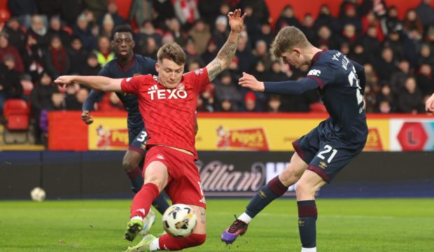 Aberdeen's James McGarry (L) and Hearts' James Wilson in action. Image SNS