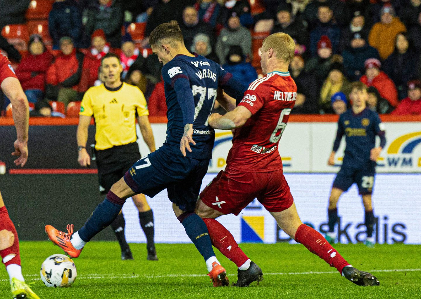 Aberdeen's Sivert Nilsen fould Hearts' Kenneth Vargas for a penalty. Image: SNS 