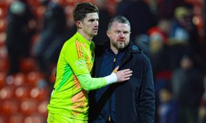 Aberdeen's Ross Doohan and head coach Jimmy Thelin at full-time after the 0-0 draw with Hearts. Image: SNS