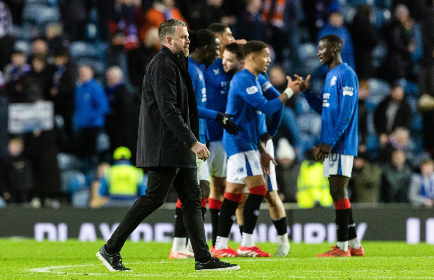 Aberdeen manager Jimmy Thelin at full time after a winless streak extended to 12 games with a 3=0 loss to Rangers at Ibrox. Image: SNS 