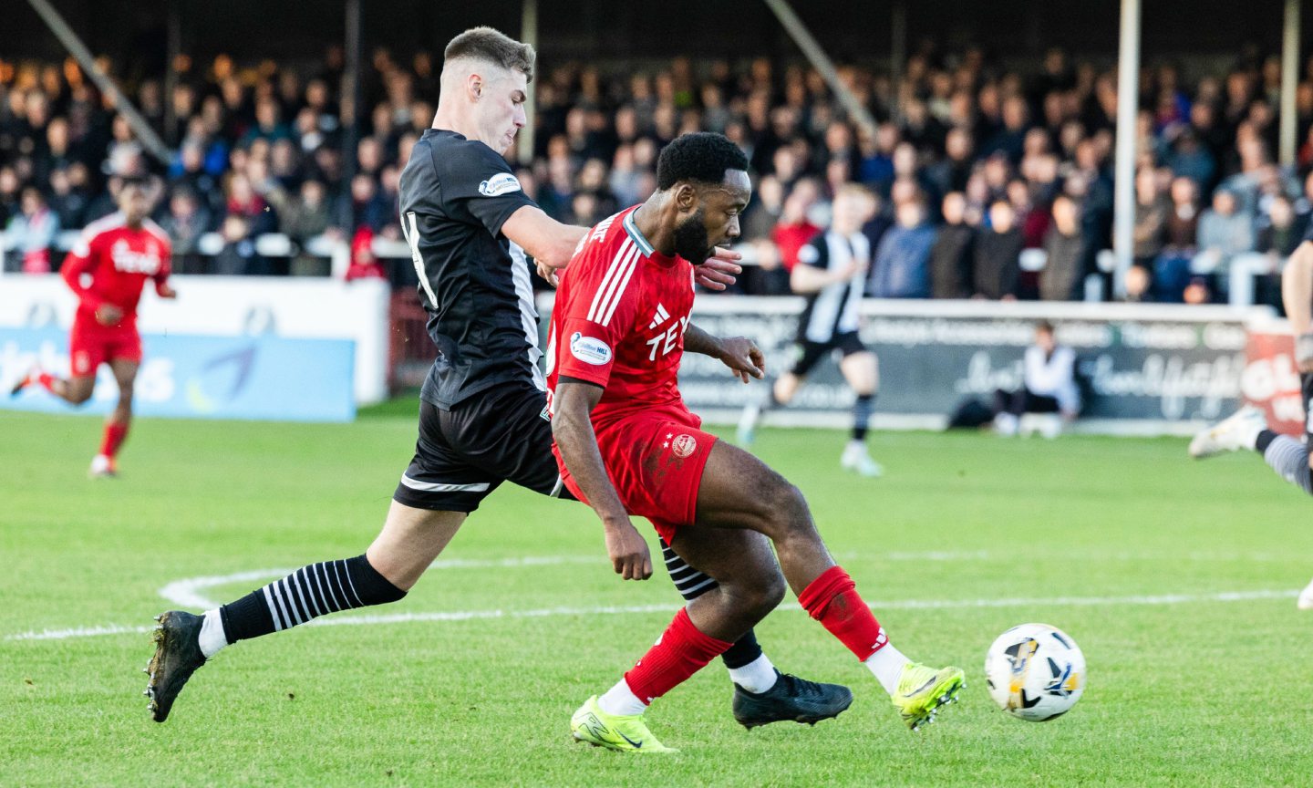 berdeen's Shayden Morris has a shot during the Scottish Cup tie at Elgin City. Image; SNS 