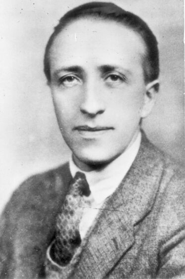 Lewis Grassic Gibbon.