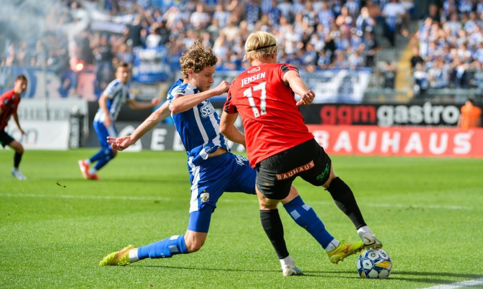 Aberdeen transfer target Alexander Jensen (r) during a match in the Swedish Allsvenskan between Göteborg and Brommapojkarna. Image: Shutterstock