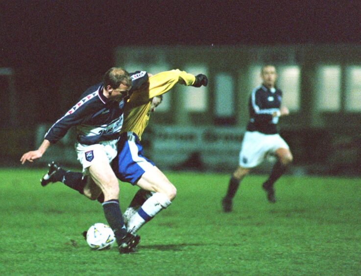 Ross County's Billy Ferries takes on Cowdenbeath's Alistair Hamilton.