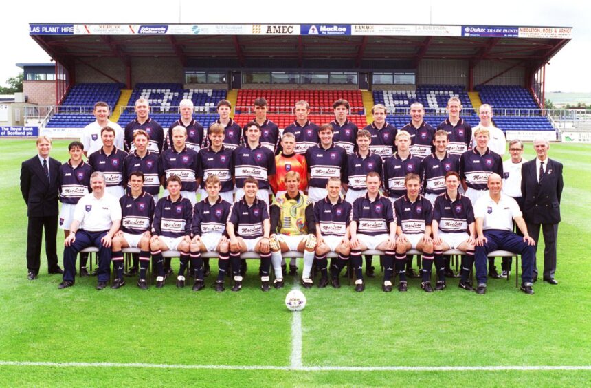 Ross County's squad team photo ahead of the 1998-99 season