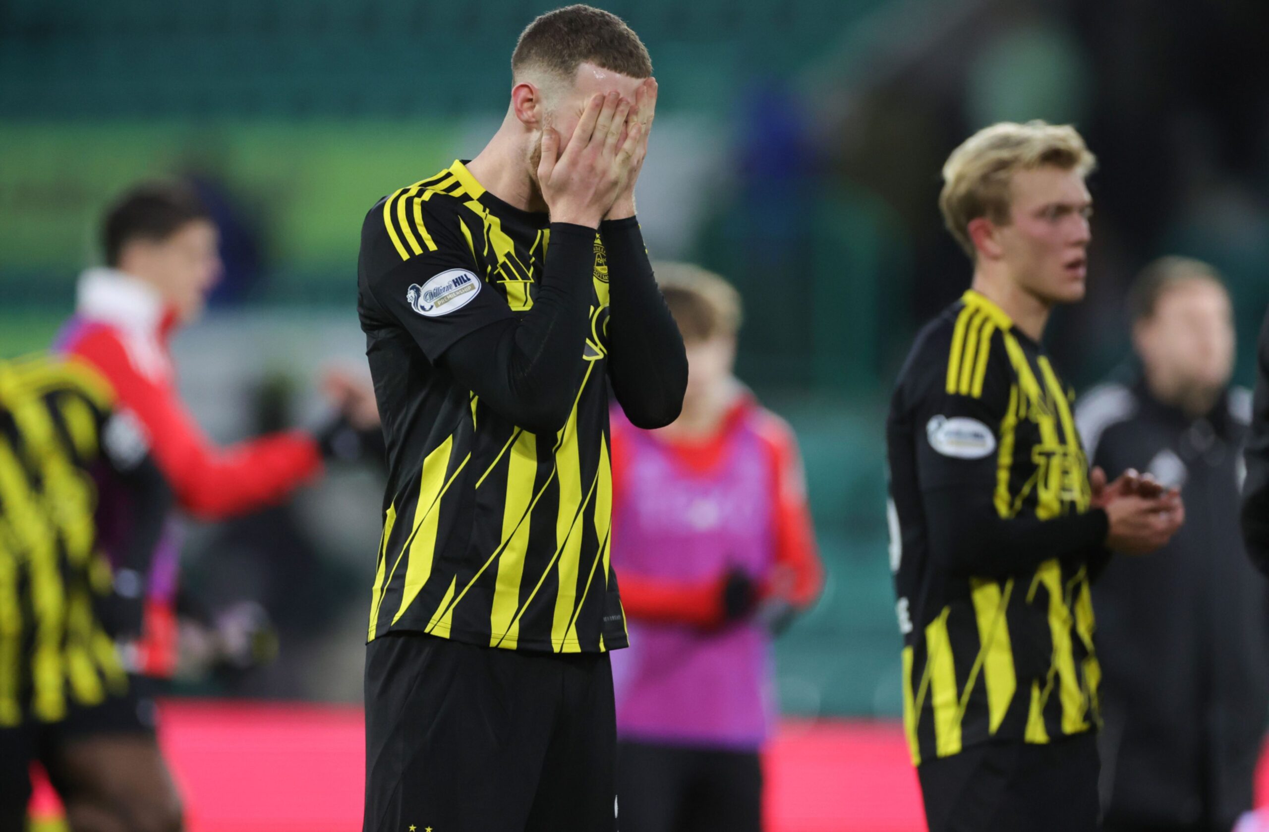 Aberdeen's Alfie Dorrington (l) and Alexander Jensen (r) look dejected after the 2-0 loss at Hibs. Image: Shutterstock