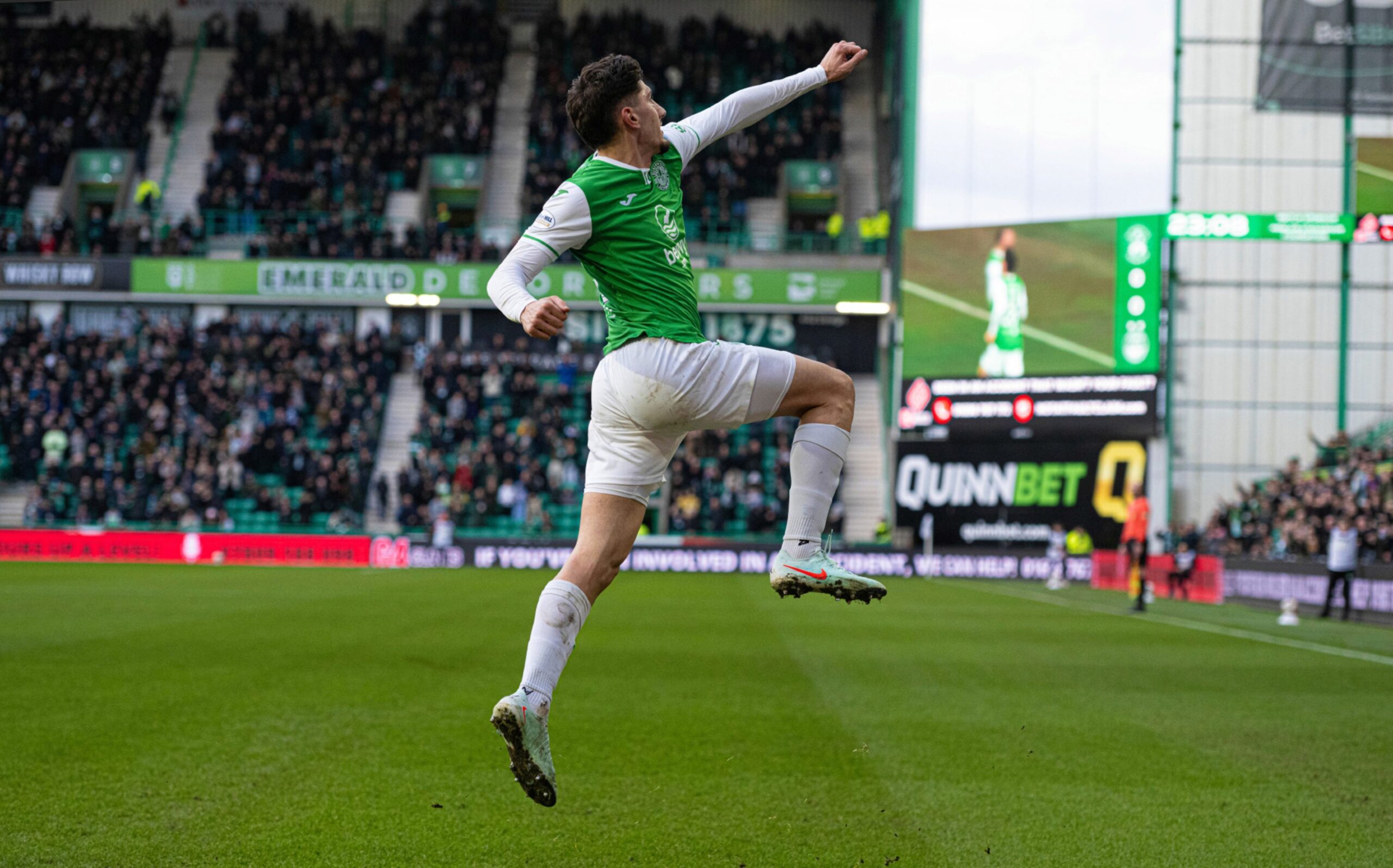 Hibernian's Nectarios Triantis celebrates scoring to make it 1-0 against Aberdeen in the Premiership at Easter Road. Image: SNS 