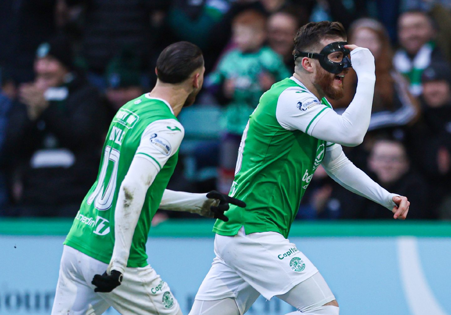 Hibernian's Nicky Cadden (R) celebrates scoring to make it 2-0 with Martin Boyle against Aberdeen. Image: SNS 