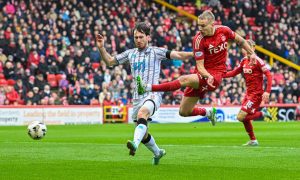 Aberdeen's Topi Keskinen (R) and Dunfermline's Joe Chalmers. Image: SNS.