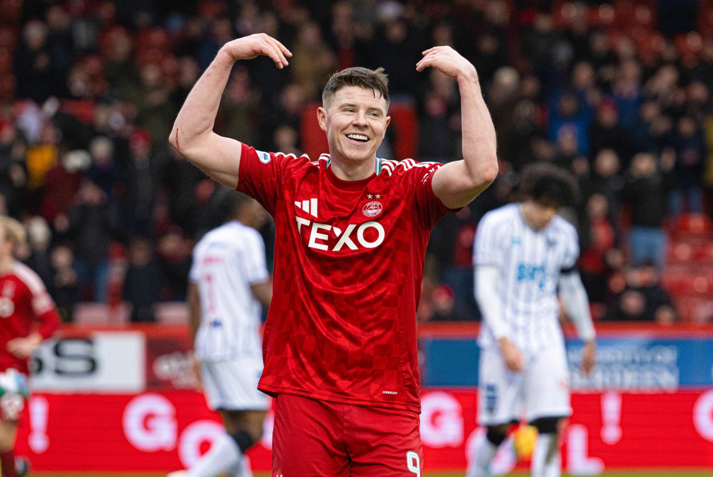 Aberdeen's Kevin Nisbet celebrates scoring to make it 3-0 against Dunfermline. Image: SNS.