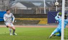 Aberdeen's Kevin Nisbet scores to make it 1-0 against Dundee. Image: SNS.