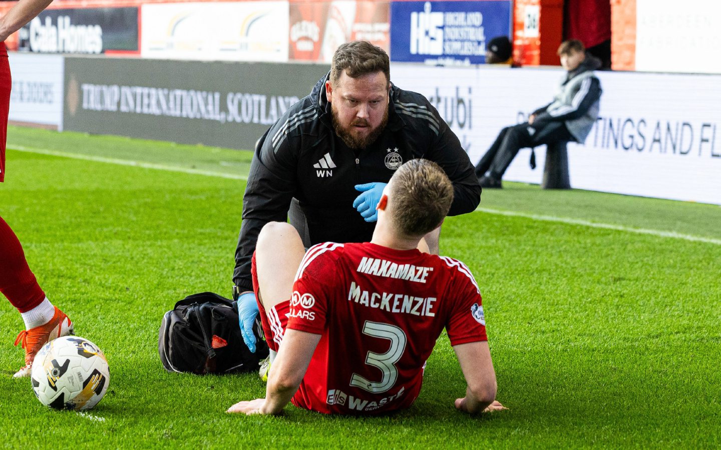 Aberdeen's Jack MacKenzie recieves medical attention on the pitch during the 1-0 Premiership win against Kilmarnock. Image: SNS 