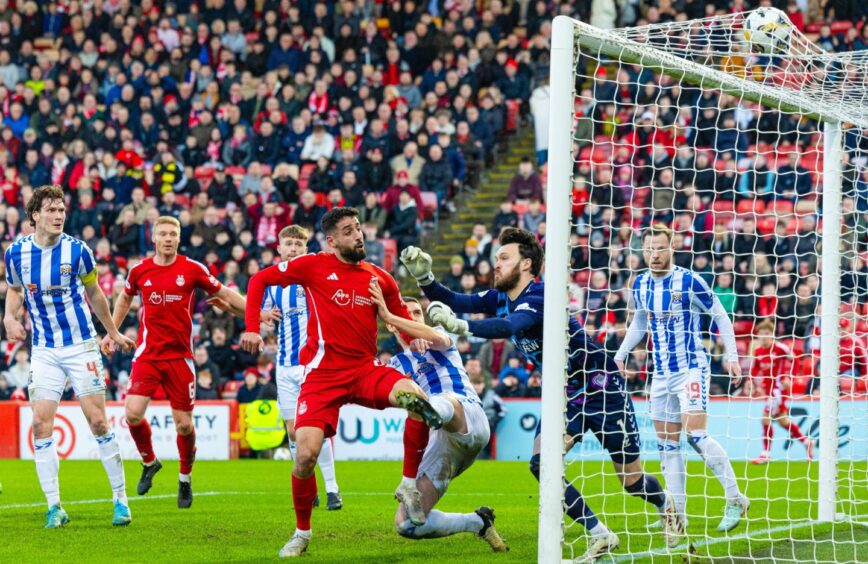 Aberdeen's Oday Dabbbagh (C) scores to make it 1-0 against Kilmarnock at Pittodrie. Image: SNS