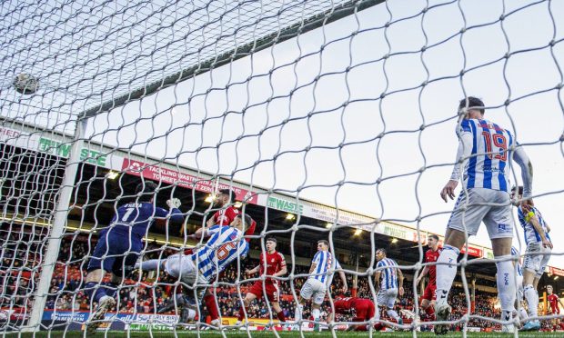 Aberdeen's Oday Dabbagh scores to make it 1-0 against Kilmarnock. Image: SNS.