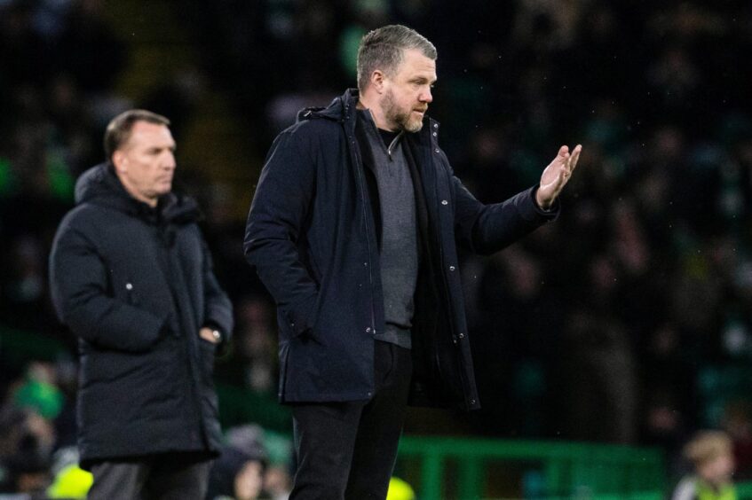 Aberdeen manager Jimmy Thelin shouts instructions to his side at Celtic Park. Image: SNS