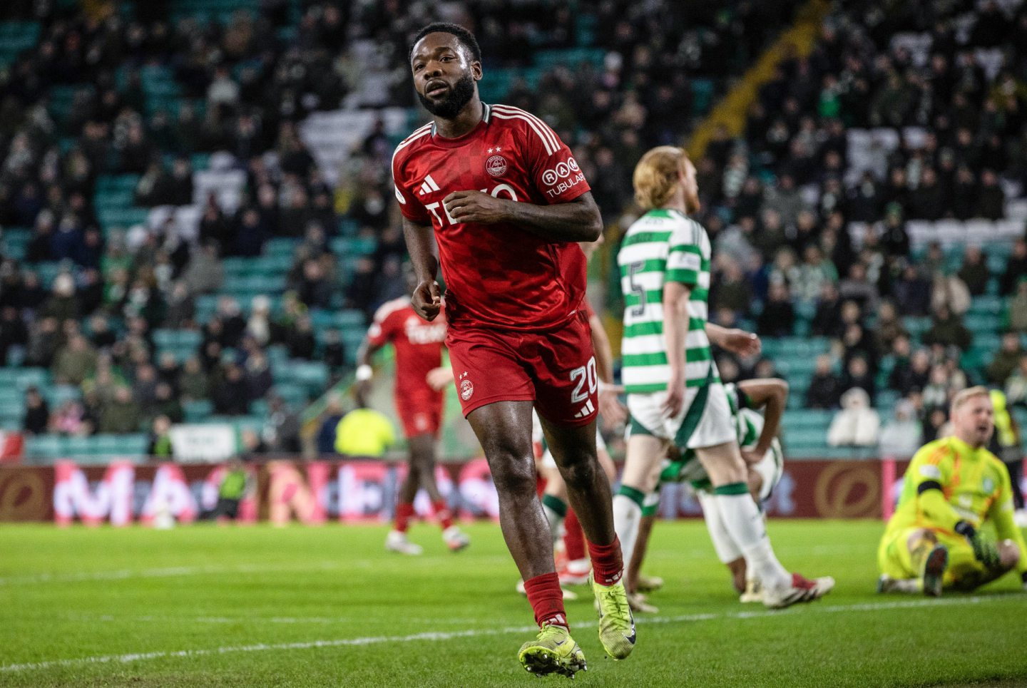 Aberdeen's Shayden Morris celebrates pulling a goal back to make it 4-1 against Celtic at Parkhead. Image: SNS