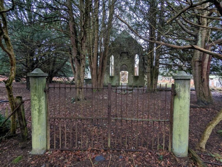 Entrance to the old Fetternear kirkyard. 