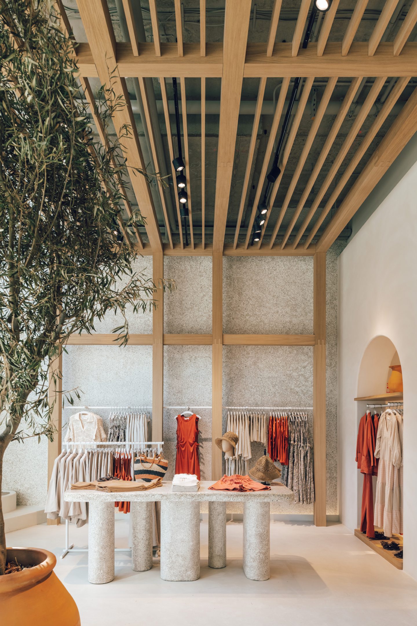 Mango store interior 