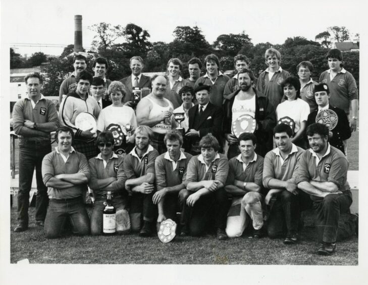 Black and white group photo from Stoehaven Highland Games in 1986.