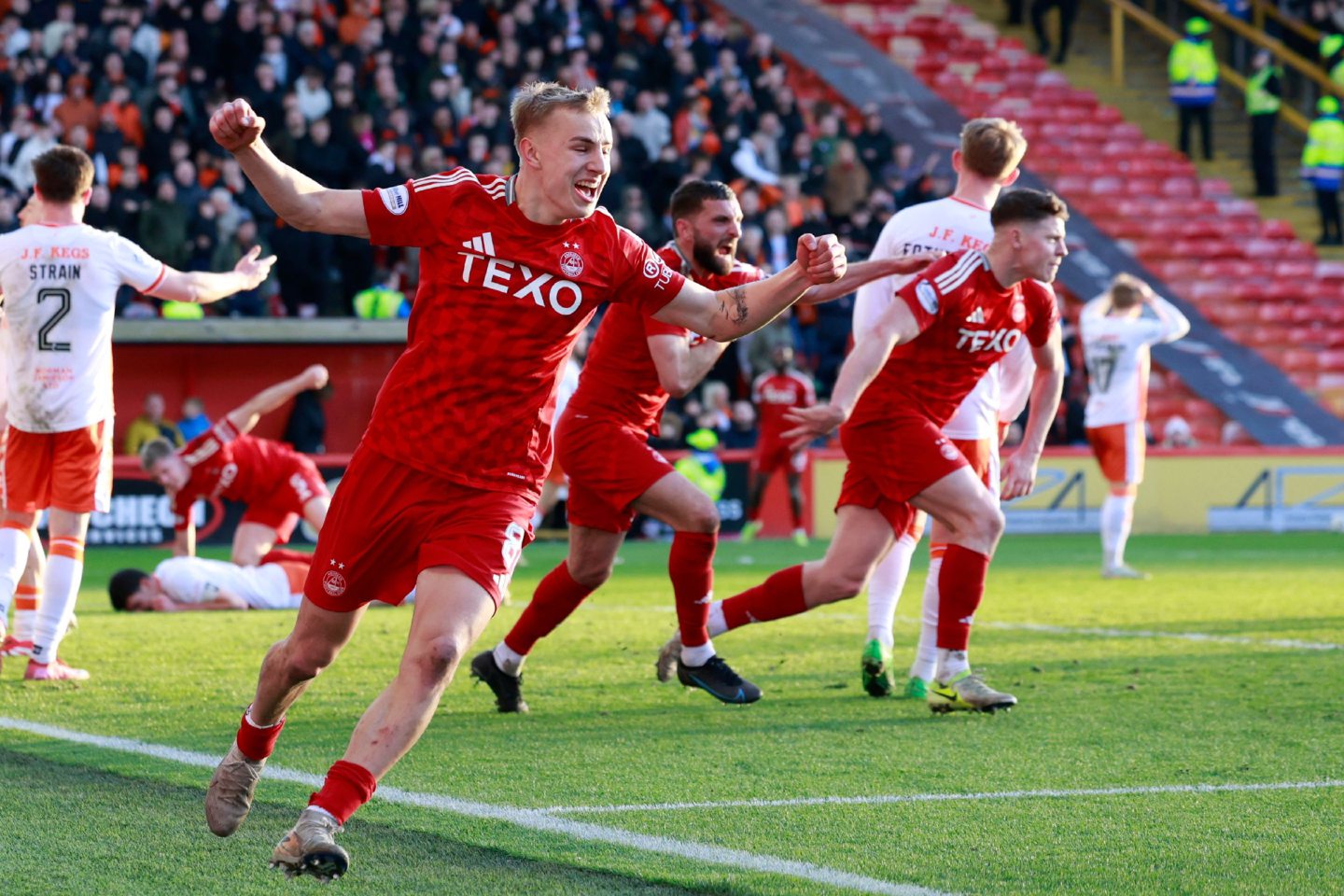 Aberdeen striker Kevin Nisbet celebrates scoring to make it 2-2 against Dundee United at Pittodrie. 