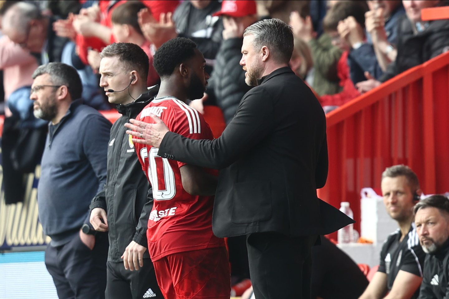 Aberdeen manager Jimmy Thelin congratulates Shayden Morris after being substituted during the 4-1 Scottish Cup quarter-final win against Queen's Park. Image: Shutterstock 