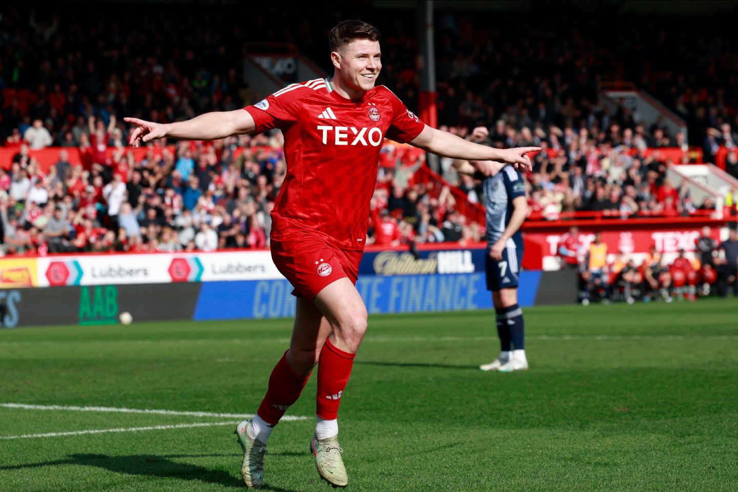 Aberdeen striker Kevin Nisbet scores the opener in the 4-1 Scottish Cu p quarter-final win against Queen's Park at Pittodrie. Image: SNS 