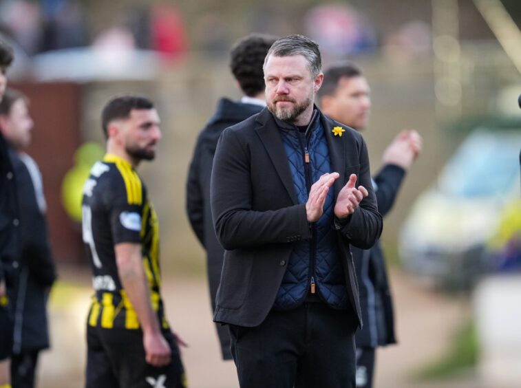 Aberdeen manager Jimmy Thelin at full-time after the draw with St Johnstone. Image: Shutterstock.