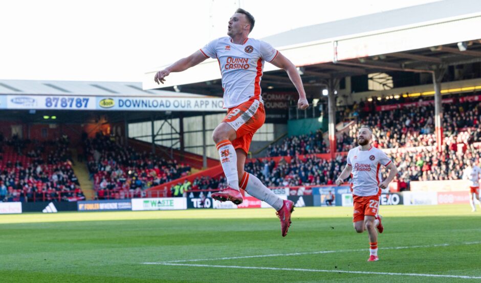 Dundee United's Sam Dalby celebrates after scoring to make it 2-0 against Aberdeen. Image: SNS