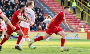 Aberdeen's Kevin Nisbet celebrates after scoring to make it 2-2 against Dundee United at Pittodrie. Image: SNS