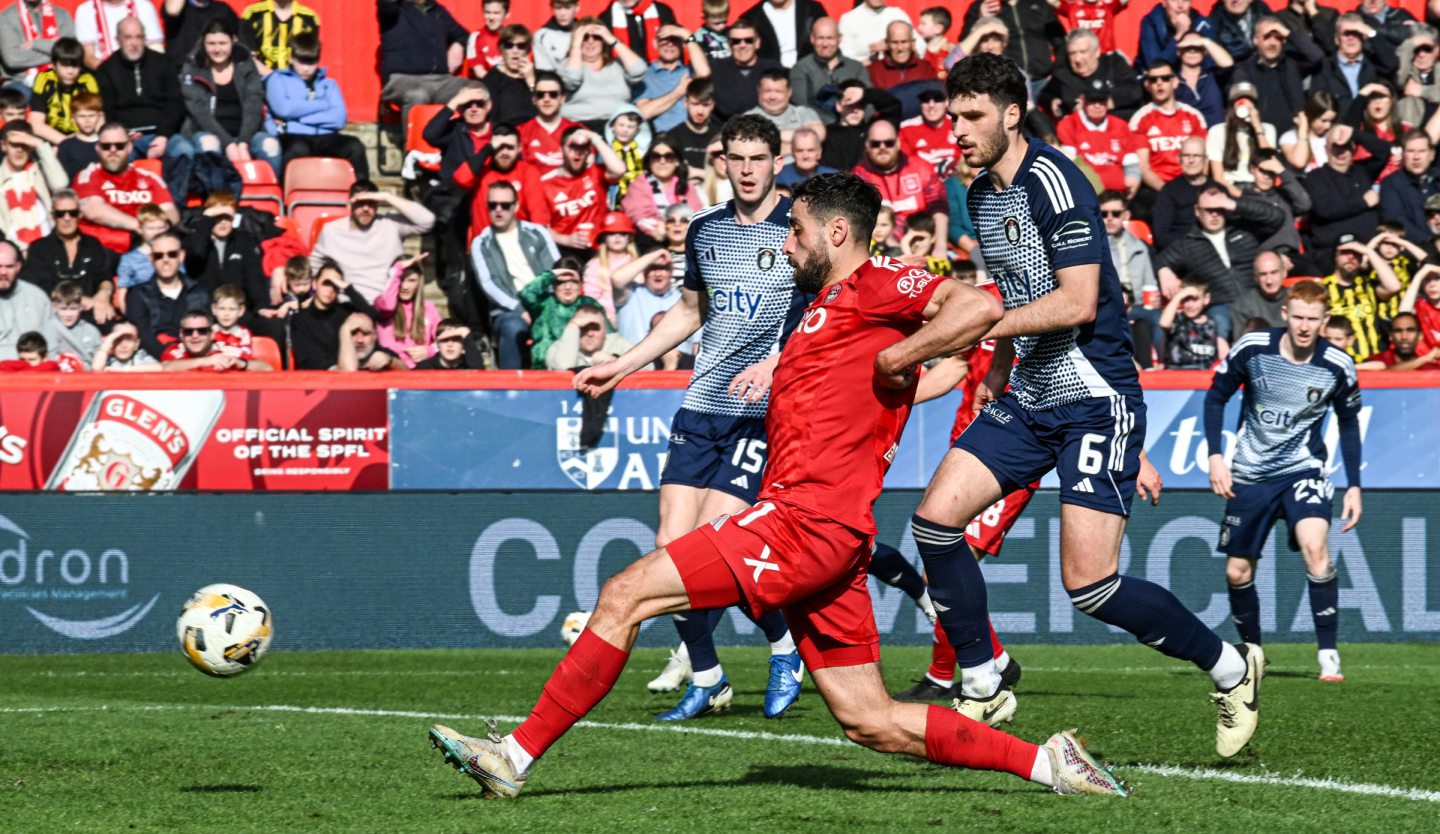 Aberdeen's Oday Dabbagh scores to make it 2-0 against Queen's Park in the Scottish Cup quarter-final. Image: SNS 