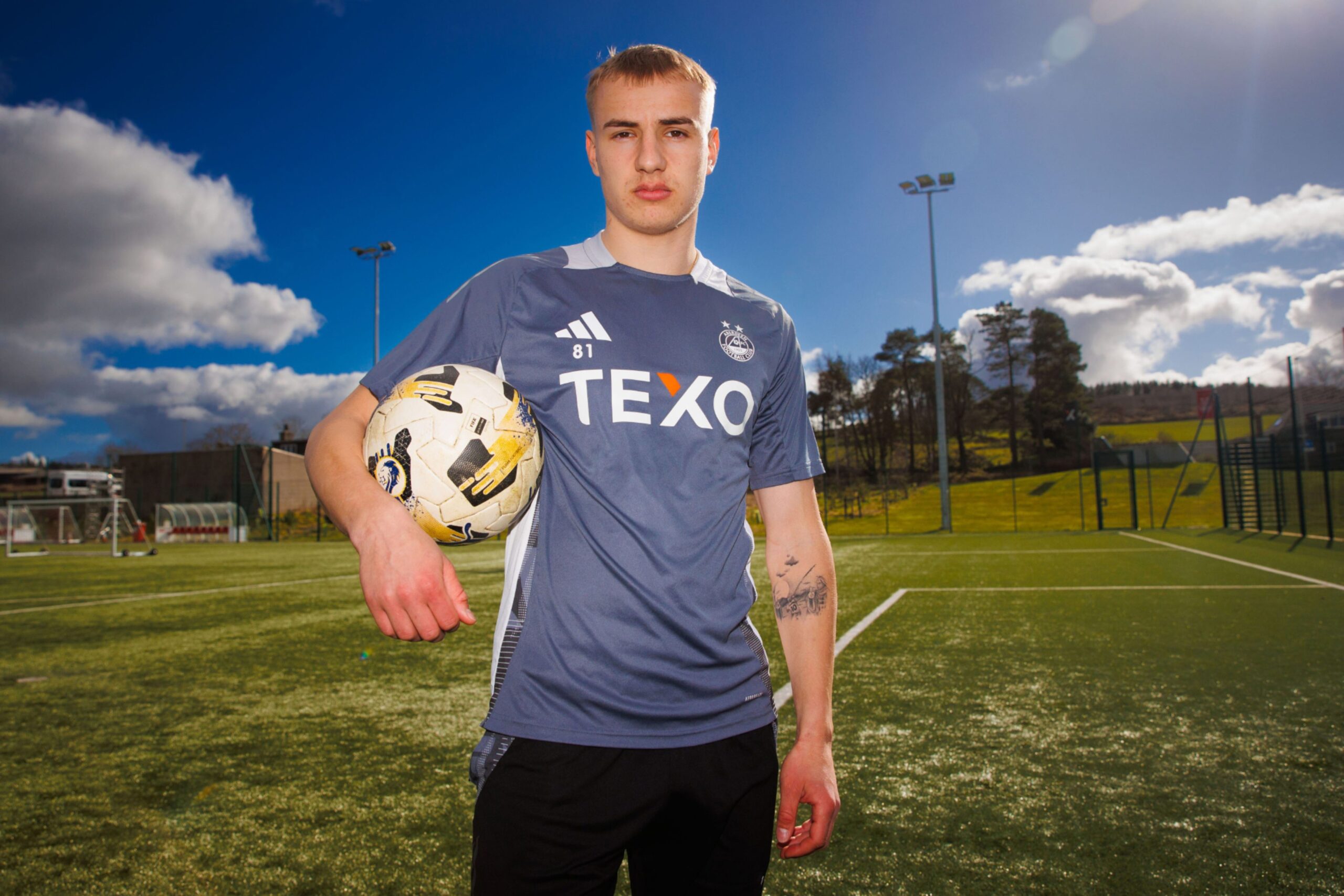 Aberdeen winger Topi Keskinen at Cormack Park ahead of the match at St Johnstone. Image: SNS 