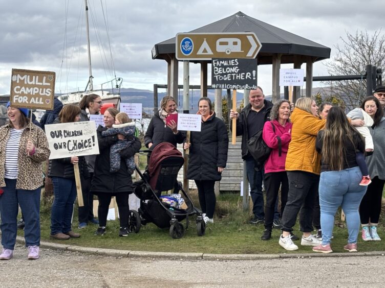 Mull school campus protestors 