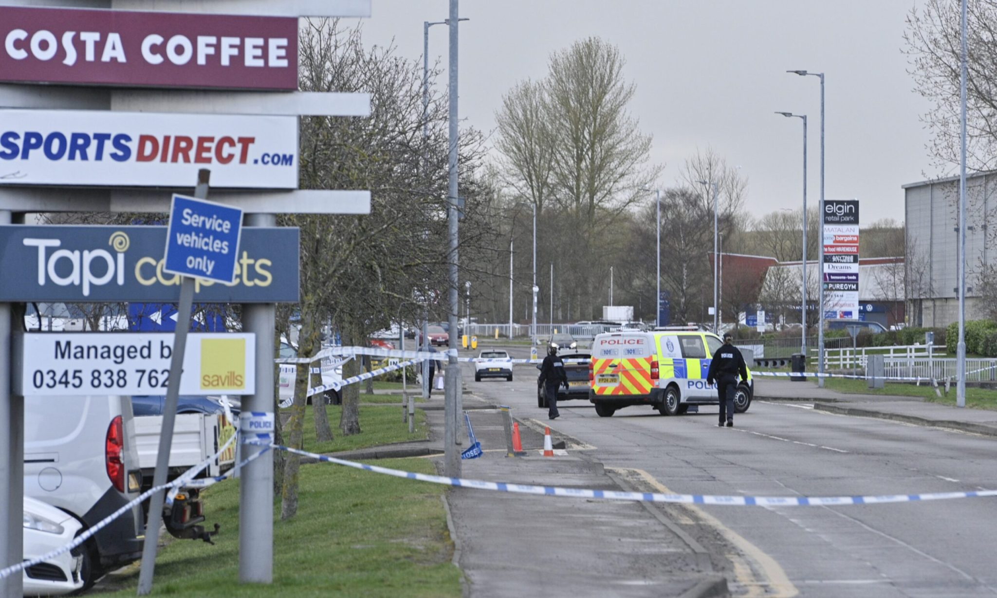 Bomb disposal officers remove 'unexploded training mortar' in Elgin