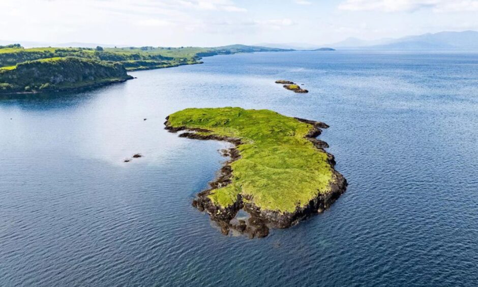 Eilean Loch Oscair.
