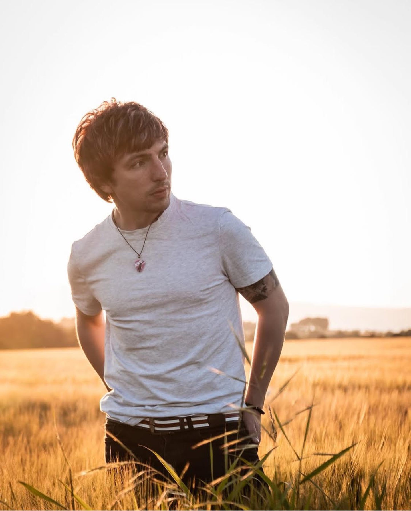 Aberdeen busker David Angus in a field