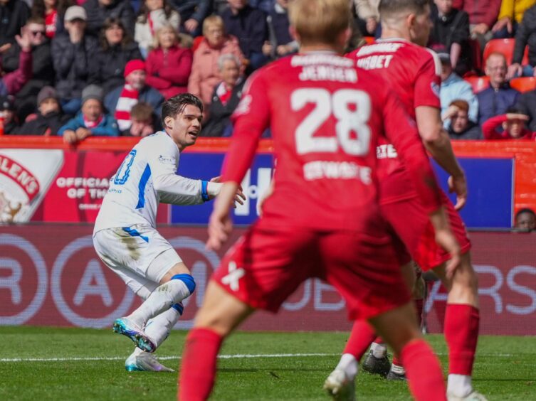 Ianis Hagi of Rangers scores to tie the game at 2-2 in the last seconds of five minutes time added on after 90 minutes.. Image: Shutterstock.