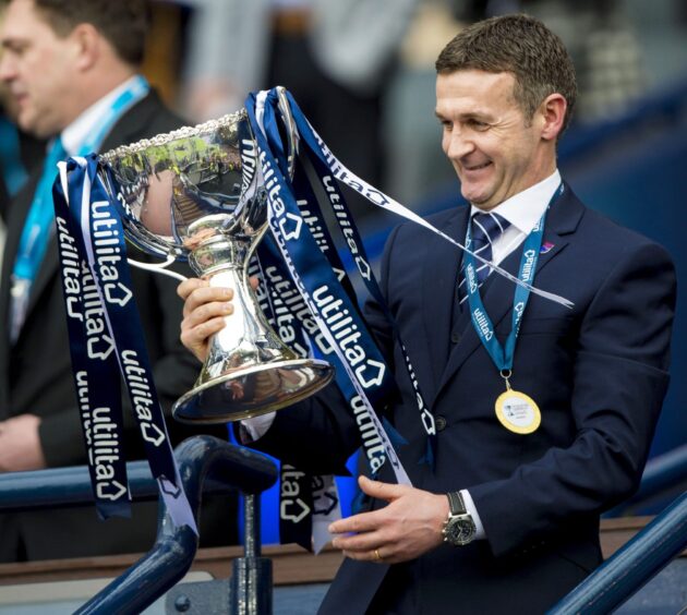 Ross County manager Jim McIntyre celebrates with the Scottish League Cup in 2016 at Hampden after his team's 2-1 final victory against Hibernian. 