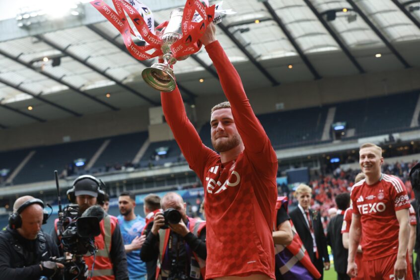Aflie Dorrington with the Scottish Cup following the Dons' cup final win in May. Image: Shutterstock