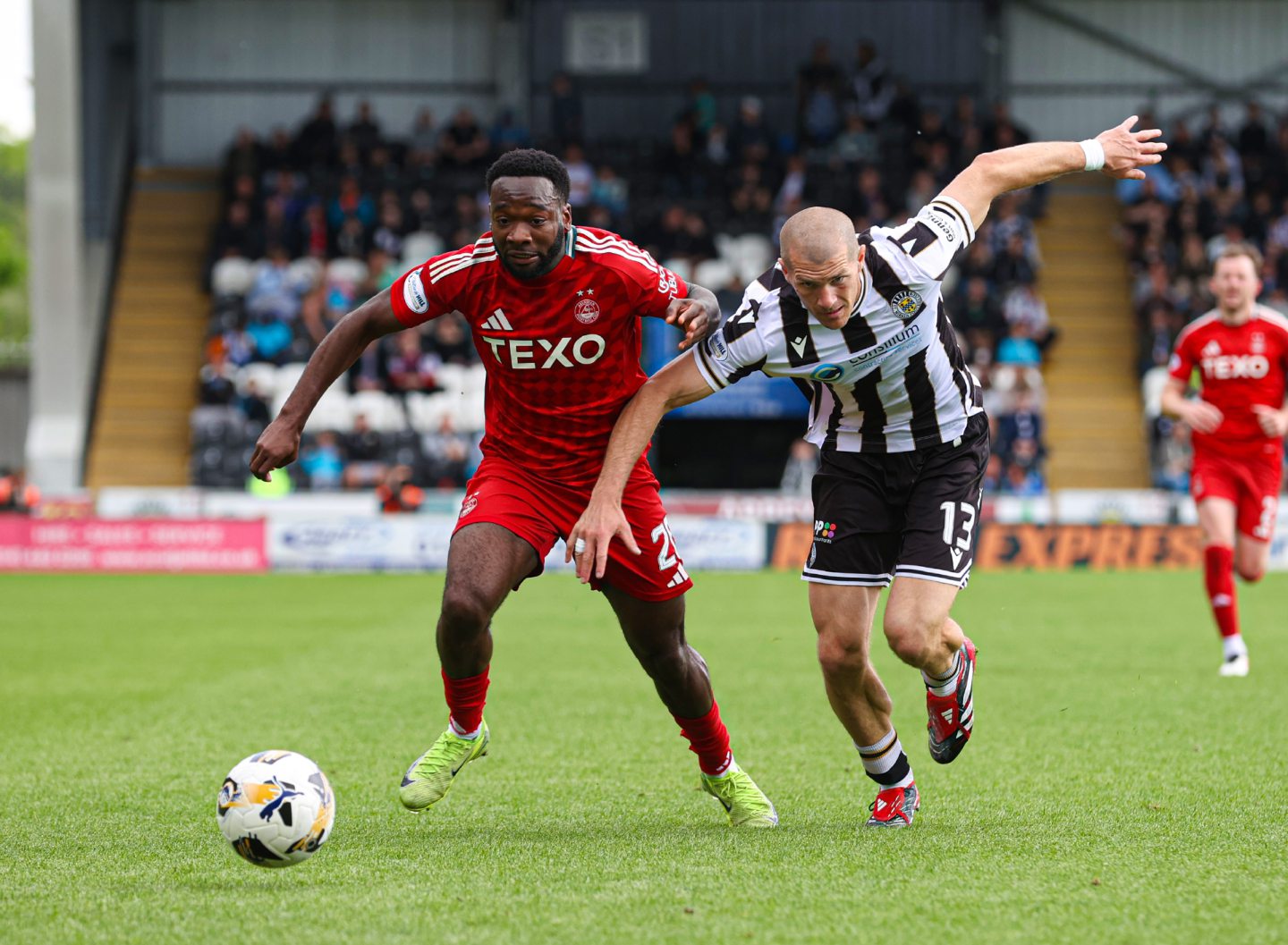 PAISLEY, SCOTLAND - MAY 03: Aberdeen's Shayden Morris and St Mirren's Alex Gogic in action during a William Hill Premiership match between St Mirren and Aberdeen at the SMiSA Stadium, on May 03, 2025, in Paisley, Scotland. (Photo by Craig Williamson / SNS Group)