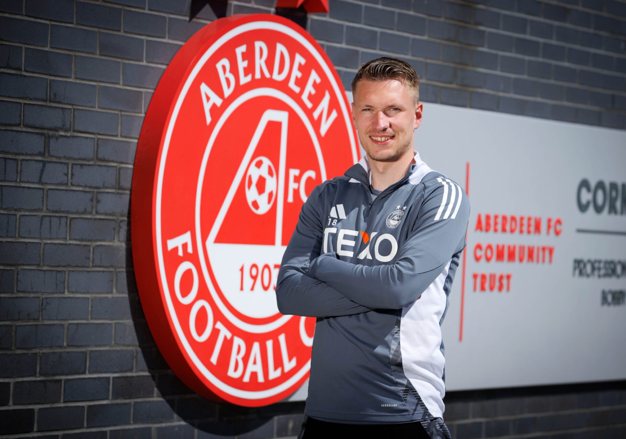 Aberdeen midfielder Ante Palaversa at Cormack Park. Image: SNS 