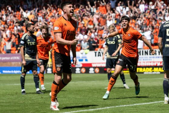 Dundee United's Declan Gallagher (L) celebrates after scoring to make it 1-1 against Aberdeen. Image: SNS