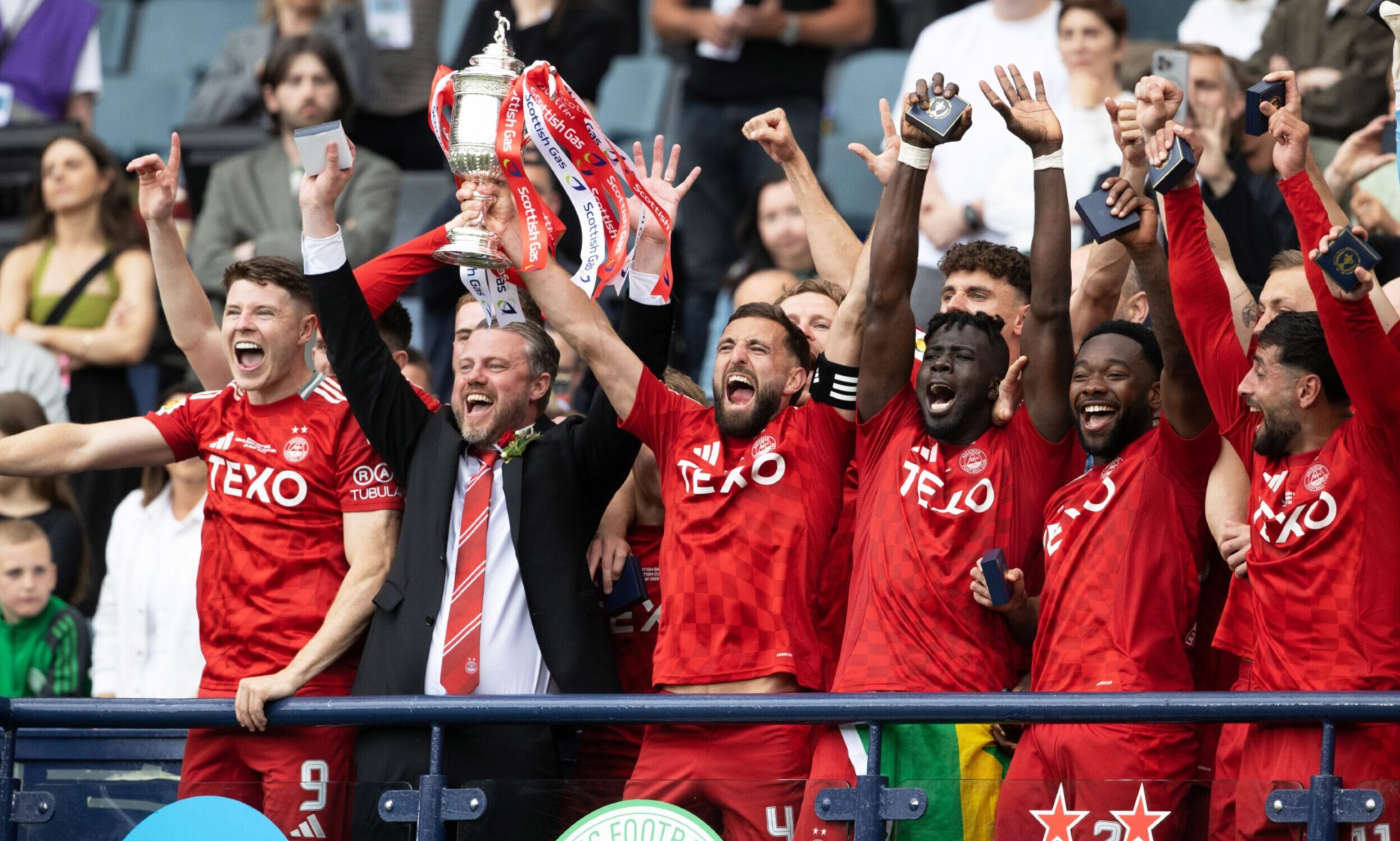 Aberdeen Captain Graeme Shinnie lifts the Scottish Cup at Hampden after winning the final against Celtic.