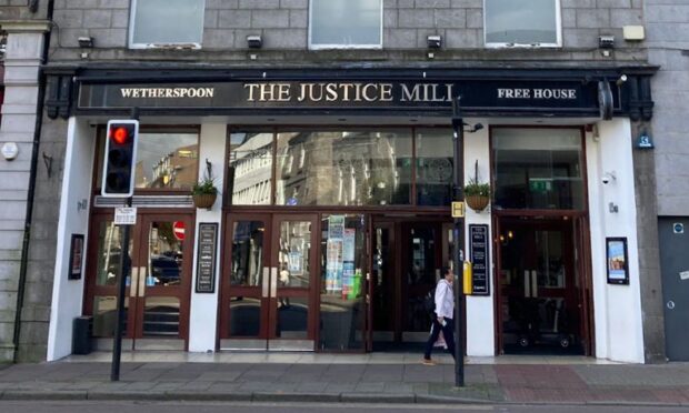 Spoons have binned plans for a rooftop expansion at the Union Street pub. Image: Ben Hendry/DC Thomson