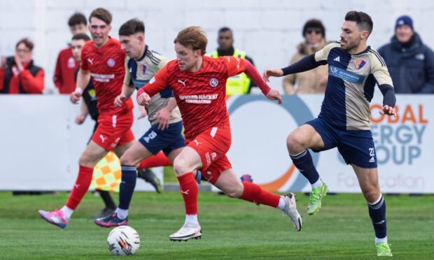 Tony Dingwall of Brora, centre, evades Ian McShane of East Kilbride, right. Pictures by Jasperimage.