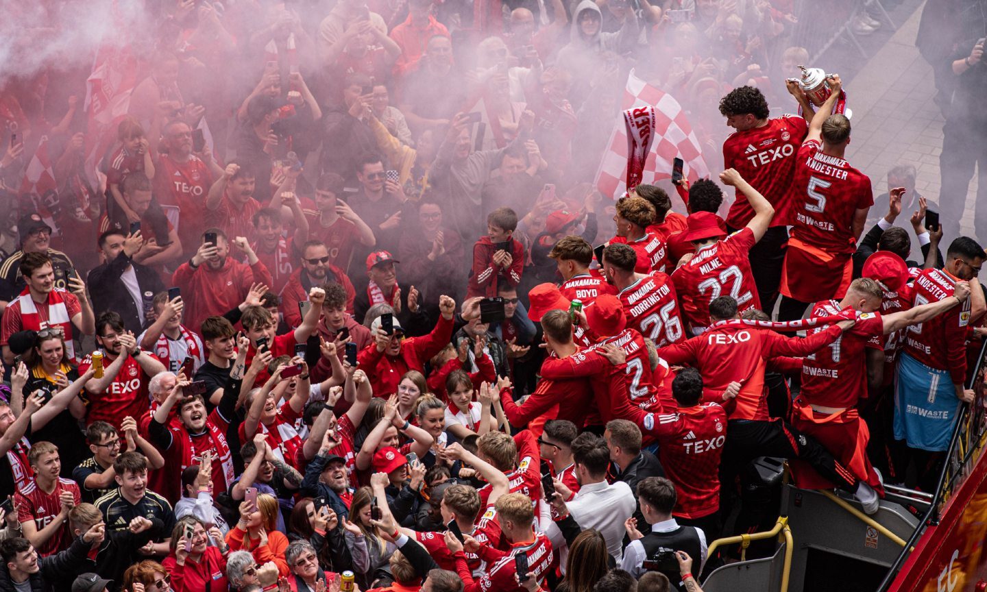 Euphoria from the bus to Broad Street. Image: Darrell Benns/DC Thomson