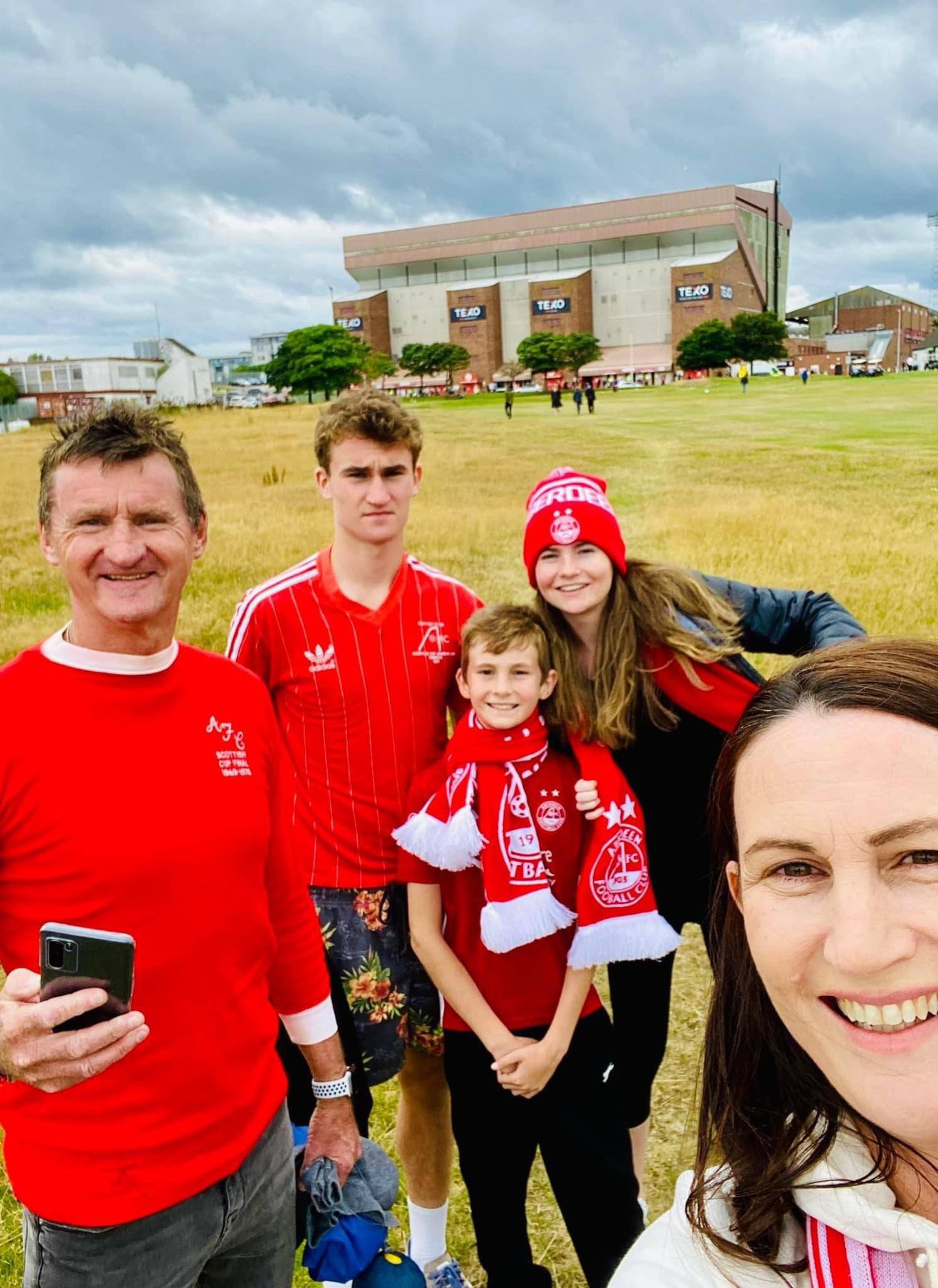 Aberdeen FC legend Jim Hermiston's son James will wear his 1970 Scottish Cup final jersey to the 2025 final- (left to right) - James Hermiston, Ben, Lachie, Isobel, Katrina . Pittodrie, Aberdeen .